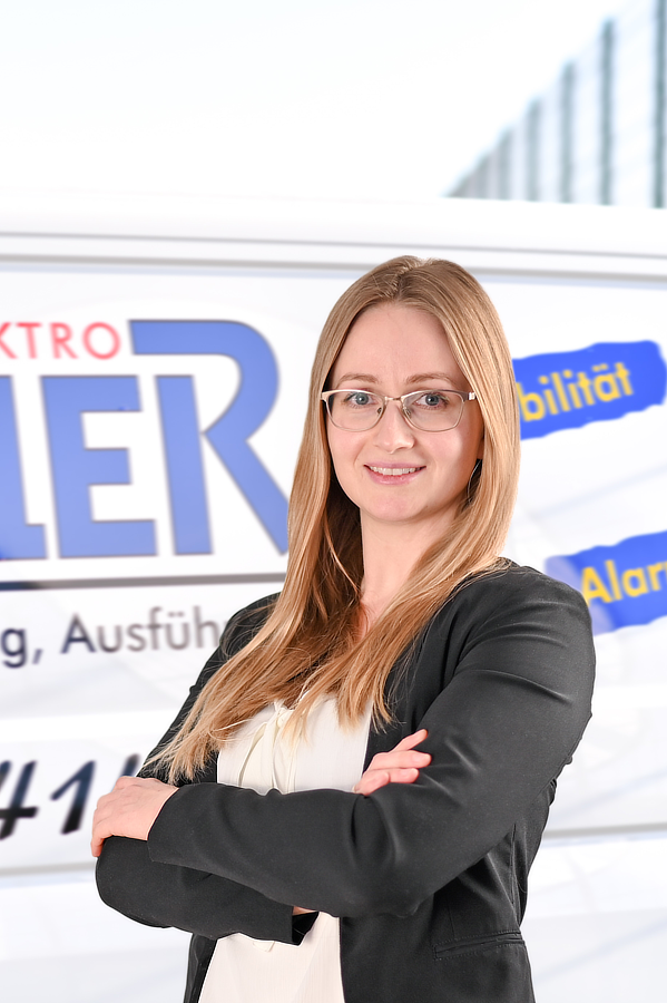Anna Hottmann Büroangestellte Anna Hottmann, Büroangestellte, Elektro Müller, Wolfsburg