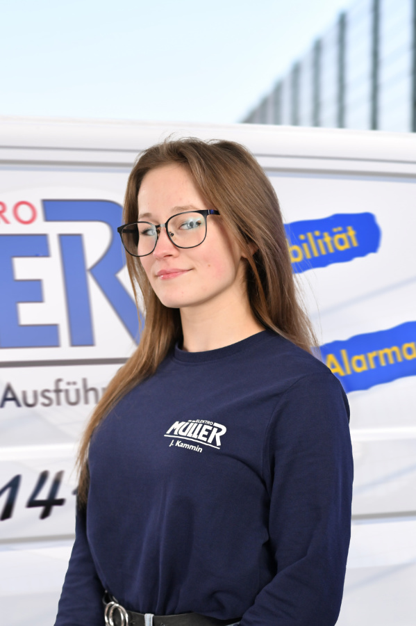 Julia Kammin Auszubildende Julia Kammin, Auszubildende, Elektro Müller, Wolfsburg